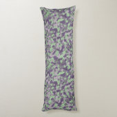 green and purple camo abstract lichaamskussen (Achterkant (Verticaal))