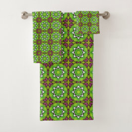 Green and purple geometric mandala pattern bad handdoek