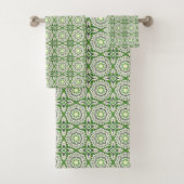 Green and white geometric patterned bad handdoek (Insitu)