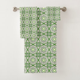 Green and white geometric patterned  bad handdoek