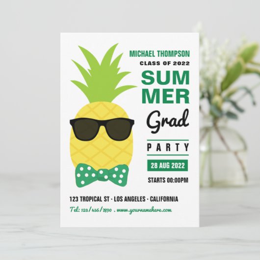 Green and White Pineapple Summer Afstudeerder Part Kaart (Staand voorkant)