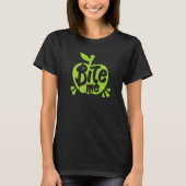 Green Apples Bite Me Distressed Apple Lovers Premi T-shirt (Voorkant)