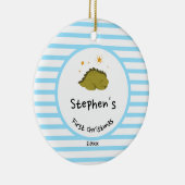 Green Baby Dino | Eerste kerstbaby Blauwe Stripe | Keramisch Ornament (Rechts)