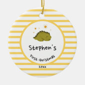 Green Baby Dino | Eerste kerstgeelstreep Keramisch Ornament (Voorkant)