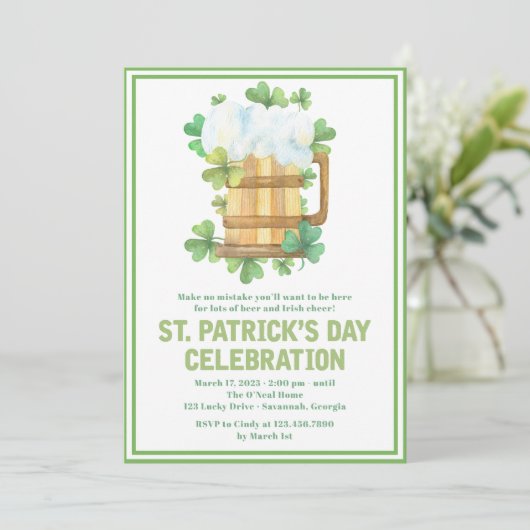 Green Beer en Shamrocks St. Patrick's Day Invite (Staand voorkant)