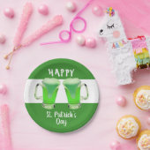Green Beer Glass Happy St. Patrick's day Party Papieren Bordje (Feest)