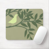 Green Bird Perched on Green Branch Muismat (Met muis)