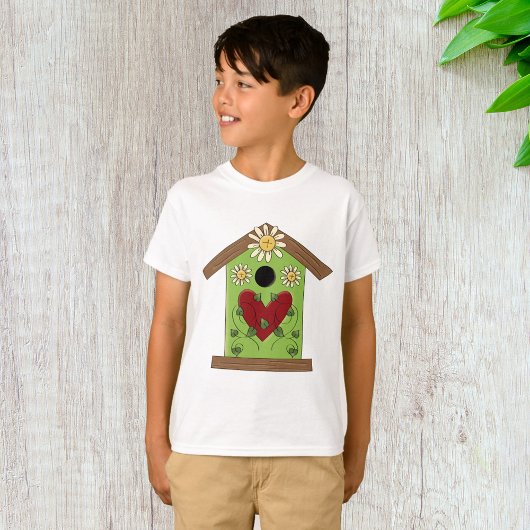 Green Birdhouse met hart en madeliefjes T-shirt