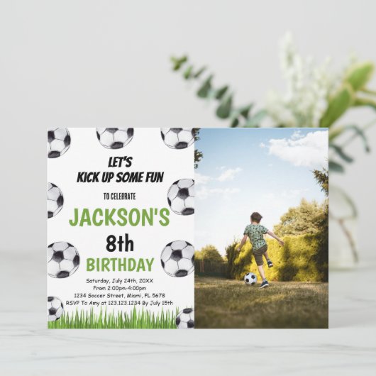 Green Black Soccer Birthday Invitations met foto Kaart (Staand voorkant)