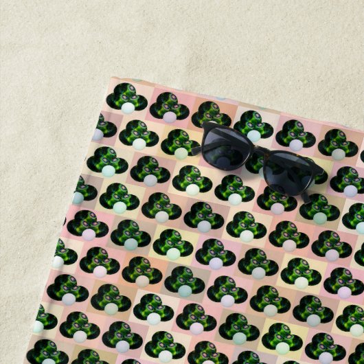 Green Block Art Lawn Bowls Pattern Strandlaken (In situ)