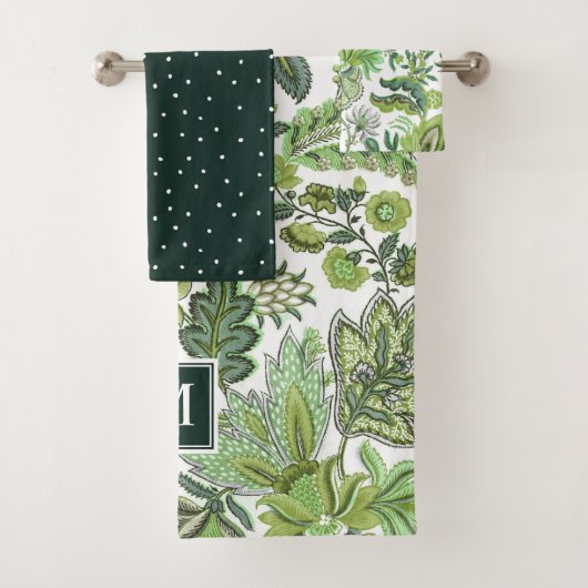 Green Boho  Floral Monogram Bad Handdoek (Insitu)