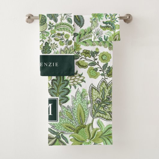 Green Boho  Floral Monogram Bad Handdoek (Insitu)