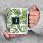 Green Boho  Floral Monogram Koffiemok<br><div class="desc">Op maat bedrukte koffiemokken met een grillig bloemenpatroon in groene en witte tinten. Personaliseer het met uw monogram initiaal in een donkergroen vierkant lijst aan beide kanten van de mok. Gebruik de ontwerpgereedschappen om de tekstlettertypen en -kleuren te bewerken en uw eigen foto's aan creëer toe te voegen als een...</div>