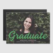Green | Bold Script Photo Graduation Announcement Magnetische Uitnodiging (Voorkant / Achterkant)