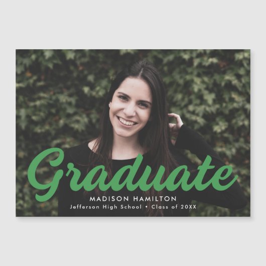 Green | Bold Script Photo Graduation Announcement Magnetische Uitnodiging (Voorkant)