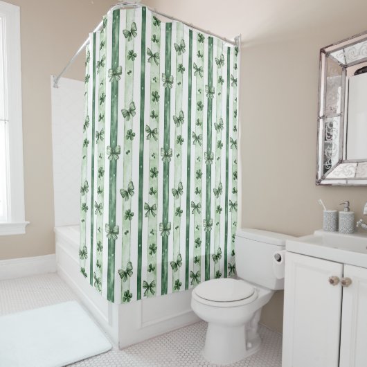 Green Bows, Clover Motifs & Striped Pattern Douchegordijn (In situ)