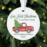 Green Brush Script First Kerstmis New Home Truck Ornament<br><div class="desc">Moderne penseelscript Onze eerste kerst in onze nieuwe thuisversiering omvat Waterverf  rode vrachtwagen met kerstboom - Forest Green Script</div>
