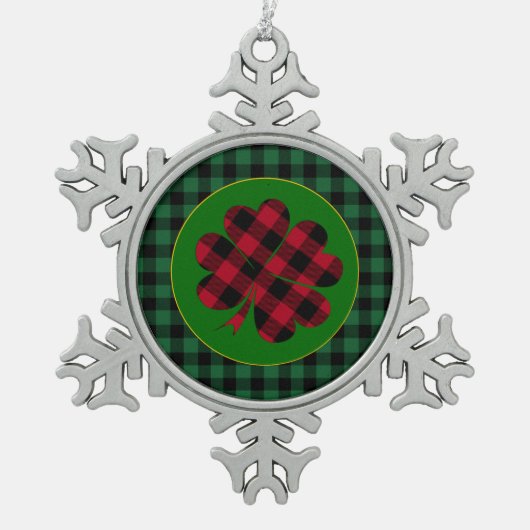 Green buffalo plaid Shamrock, Lucky Clover Charm Tin Sneeuwvlok Ornament (Voorkant)