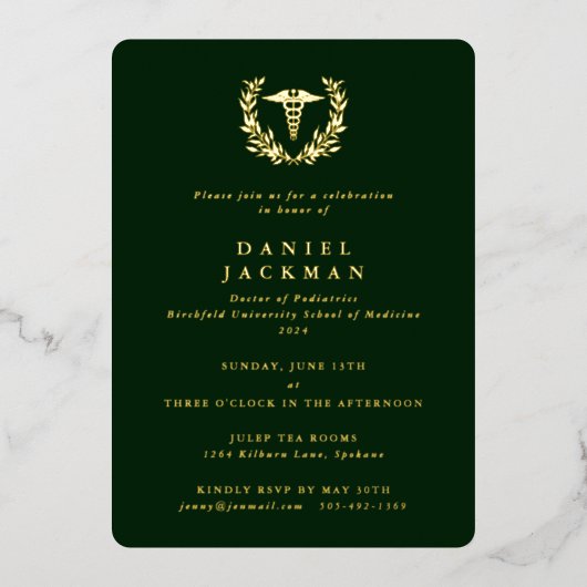 Green Caduceus + Laurel Medical School Afstuderen Folie Uitnodiging (Voorkant)