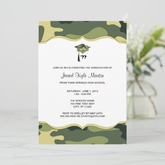 Green Camo Afstuderen Ceremony of Party Invites Kaart (Staand voorkant)