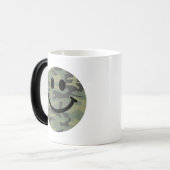 Green Camo Face Magische Mok (Voorkant links)