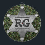 Green Camouflage Pattern Sheriff Badge Monogram Dartbord<br><div class="desc">Dit aanpasbare ontwerp van het camopatroondartboard heeft een metalen sheriff badge met ruimte om uw monogram/initialen toe te voegen. De camouflage zit in de schaduw van groen en bruin. Het is een geweldig ontwerp voor een persoon in het leger, een veteraan, een vrouw of man in wetshandhaving, een jager of...</div>