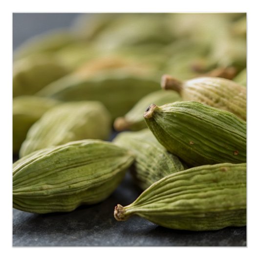 Green Cardamom Pods Macro Zoom Aromatic Spice Text Perfect Poster (Voorkant)