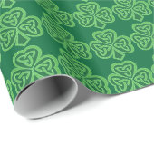 Green Celtic Knot Shamrocks Cadeaupapier (Rol Hoek)