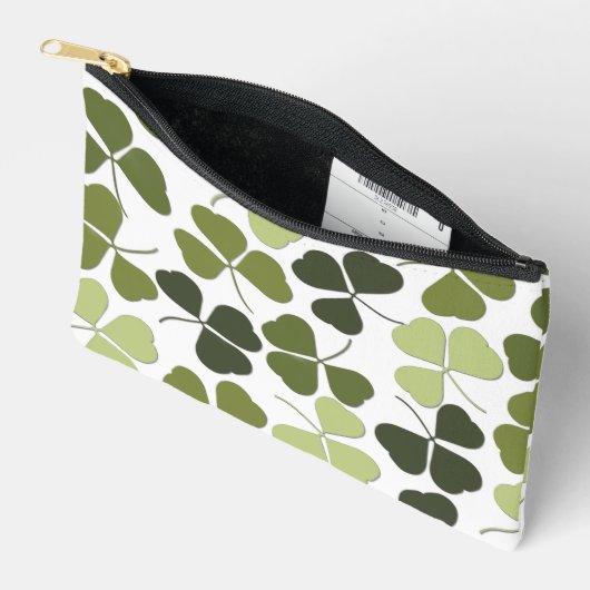 Green Clover in a Variety of Shades Etui (Open)