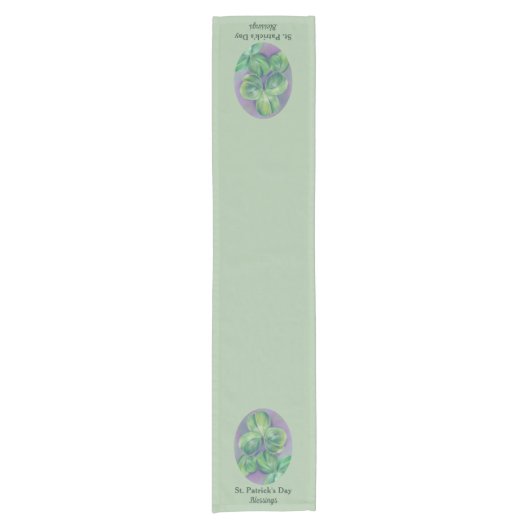 Green Clover Shamrocks op Paarse St. Patrick's Day Korte Tafelloper (Voorkant)