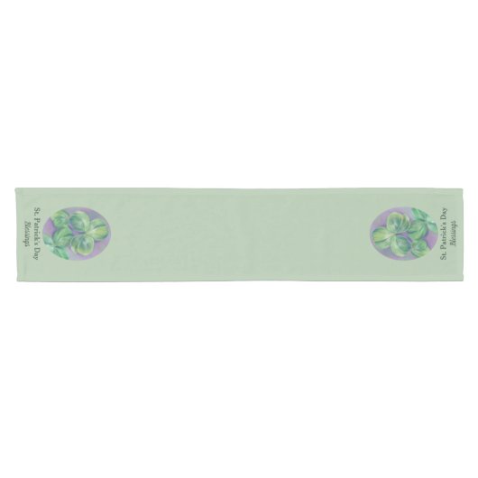 Green Clover Shamrocks op Paarse St. Patrick's Day Korte Tafelloper (Horizontaal)