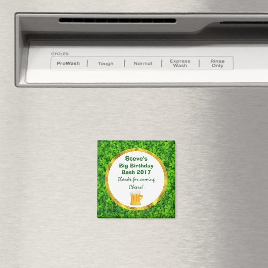 Green Clovers and Beer Mok Personalized Birthday Magneet (Insitu (Vaatwasser))