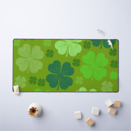 Green Clovers, Lucky Clovers, Saint Patrick's Day Bureaumat