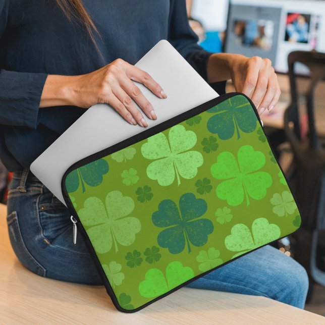 Green Clovers, Lucky Clovers, Saint Patrick's Day Laptop Sleeve (Creator heeft geüpload)