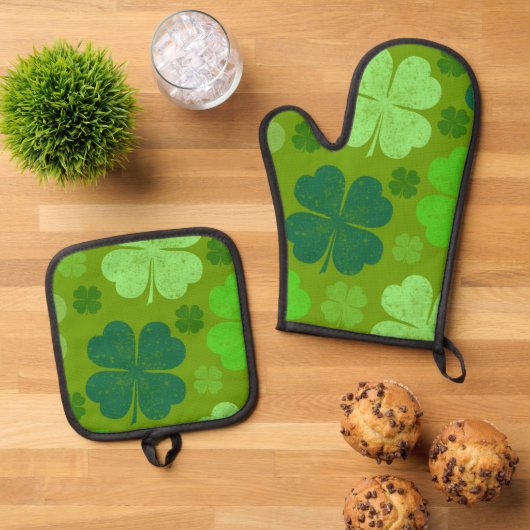 Green Clovers, Lucky Clovers, Saint Patrick's Day Ovenwant & Pannenlap Set (Top down)