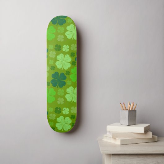 Green Clovers, Lucky Clovers, Saint Patrick's Day Persoonlijk Skateboard (Muurkunst)