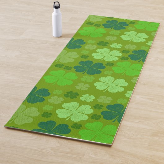 Green Clovers, Lucky Clovers, Saint Patrick's Day Yogamat (In situ)