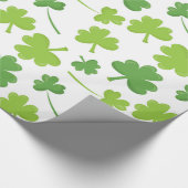 Green Clovers St. Patrick's Day Cadeaupapier (Hoek)