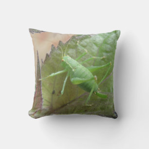 Green Cricket on a Leaf Pillow Kussen