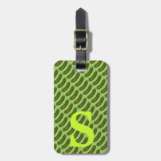 Green Deli Dill Pickle Monogram Gepersonaliseerd Bagagelabel (Voorkant verticaal)