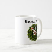 Green Fir Tree Munchies voor rendieren Koffiemok (Voorkant rechts)