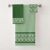Green Folk Art Floral Bad Handdoek (Insitu)