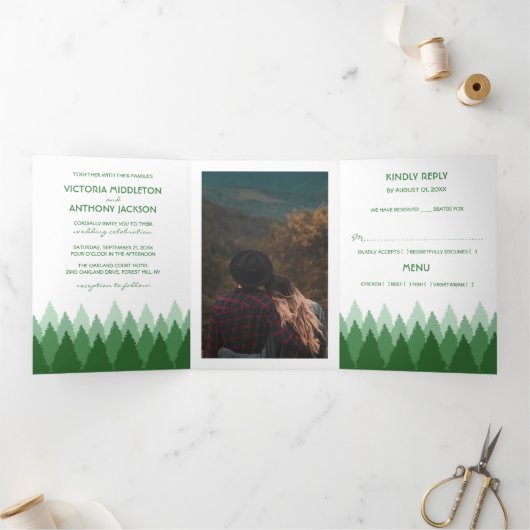 Green Forest Range Woodland Wedding Suite Drieluik Uitnodiging (Binnen)