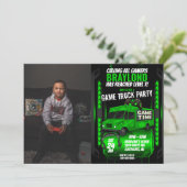 Green Game Truck Birthday Party Photo Invitation Kaart (Staand voorkant)