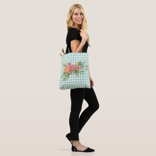 Green Gingham met Peony Flowers Canvas tas (Op model)