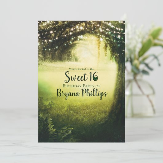Green Glow Forest & String Lights Sweet 16 Party Kaart (Staand voorkant)