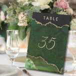 Green Gold Agate Geode Wedding Reclamebord Met Voetstuk<br><div class="desc">Chic emerald green en goudglitter agate trouwlijstnummers gemakkelijk aan te passen.</div>