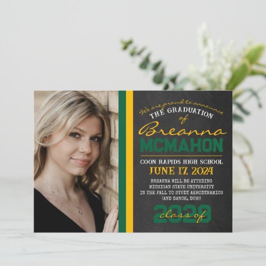 Green & Gold Chalkboard Afstuderen Aankondiging (Staand voorkant)