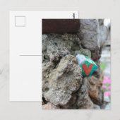 Green Gold Heart Painted Heart Rock op Rock Wall Briefkaart (Voorkant / Achterkant)