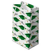 Green Graduation Caps with Diplomas Klein Cadeauzakje (Achterkant Gekanteld)